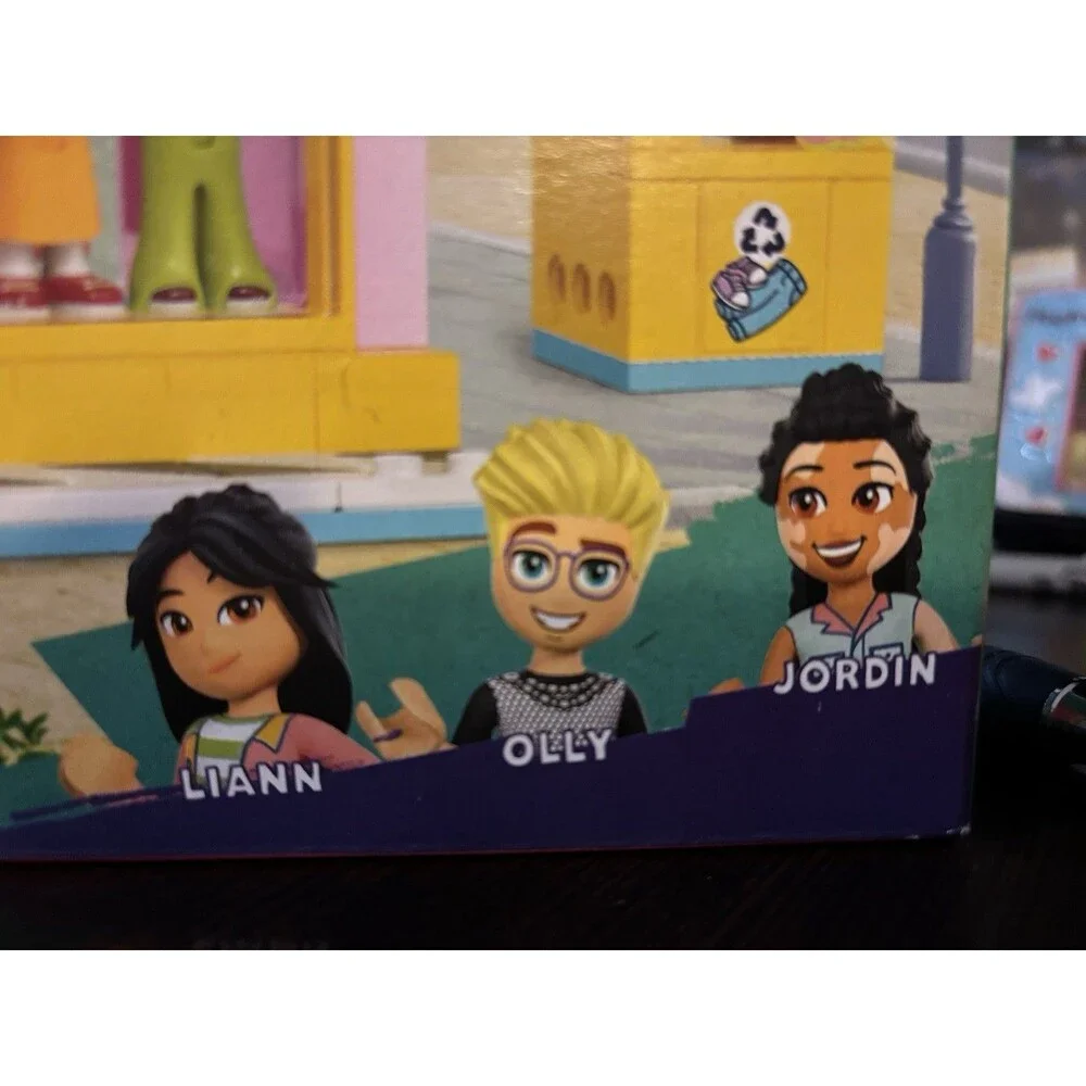 LEGO FRIENDS Vintage Fashion Store #42614 409 Pcs Celebrates Diversity *Vitiligo